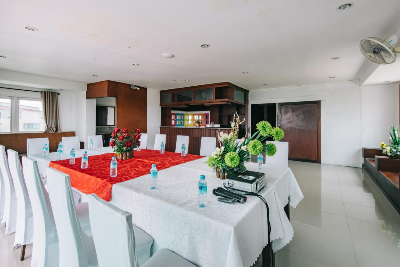 V Hotel Vientiane Buitenkant foto
