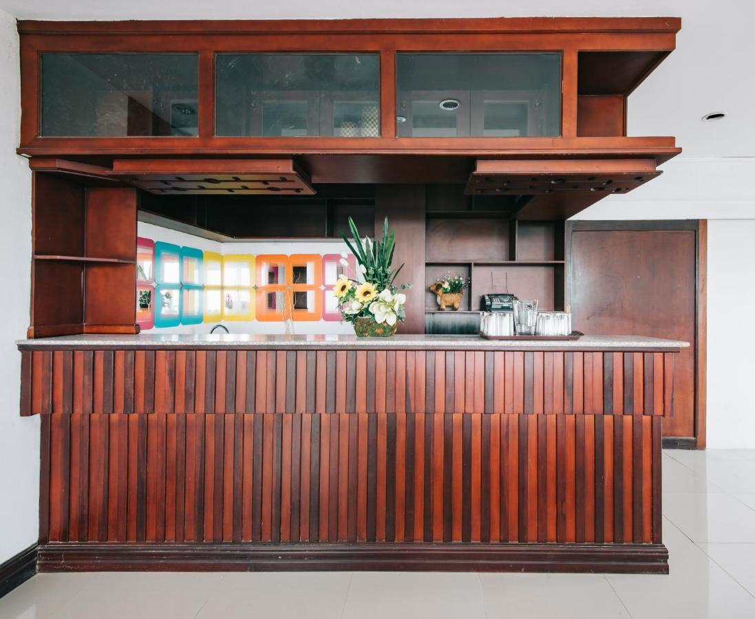 V Hotel Vientiane Buitenkant foto