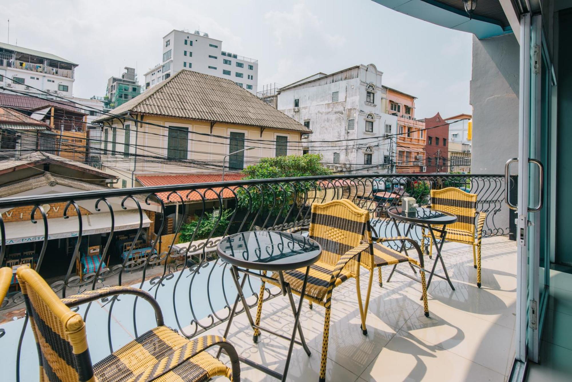 V Hotel Vientiane Buitenkant foto