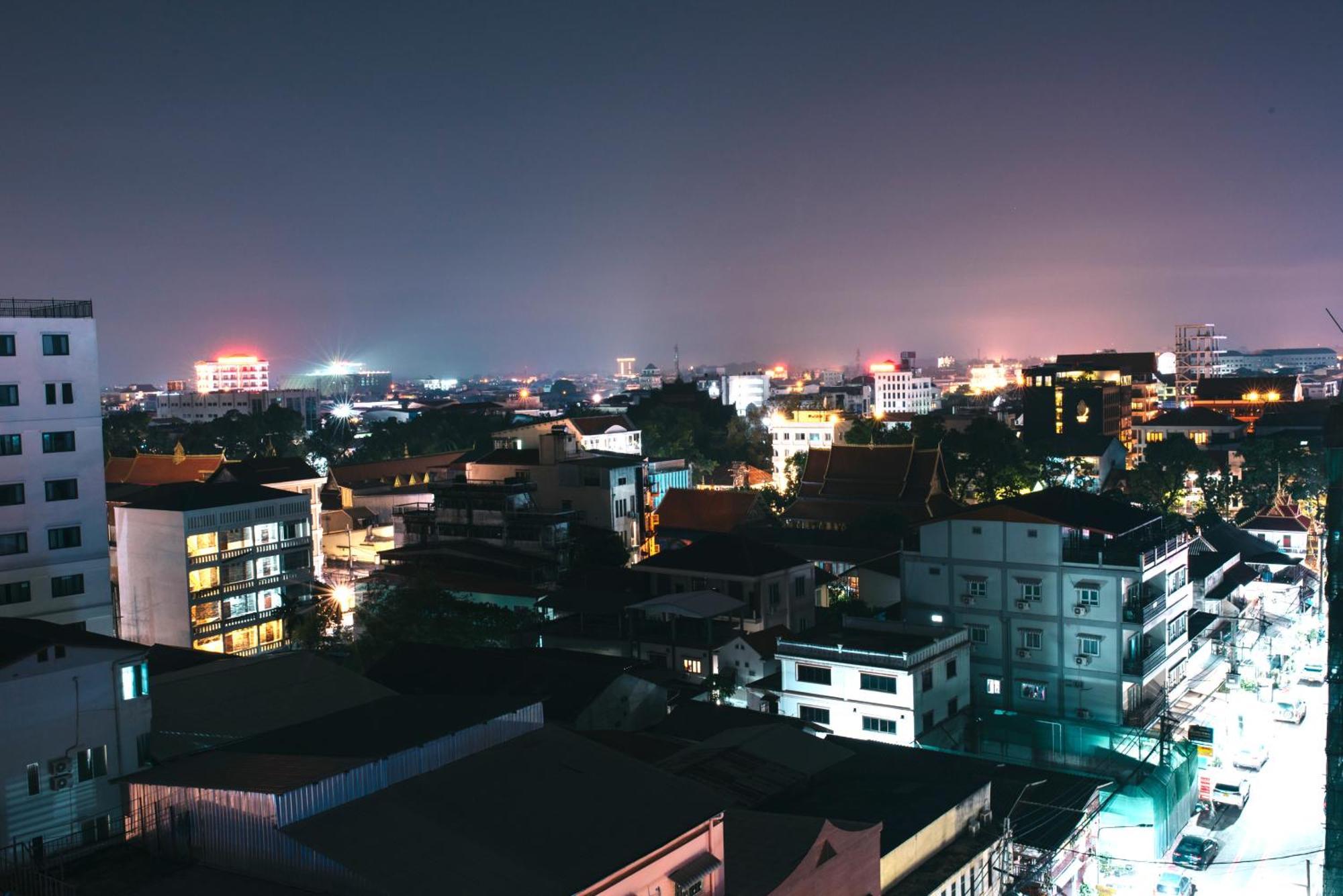 V Hotel Vientiane Buitenkant foto